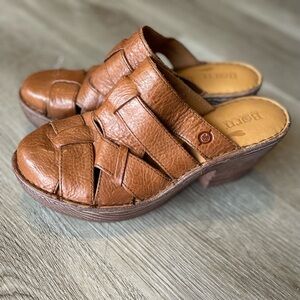 Born Pollina Golden Sand Clogs Women’s Size 10